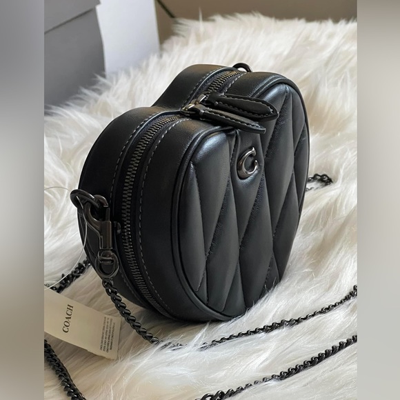 💰SOLD - CE766 - Coach Heart Crossbody 14 with Pillow Quilting - Picture 2 of 12